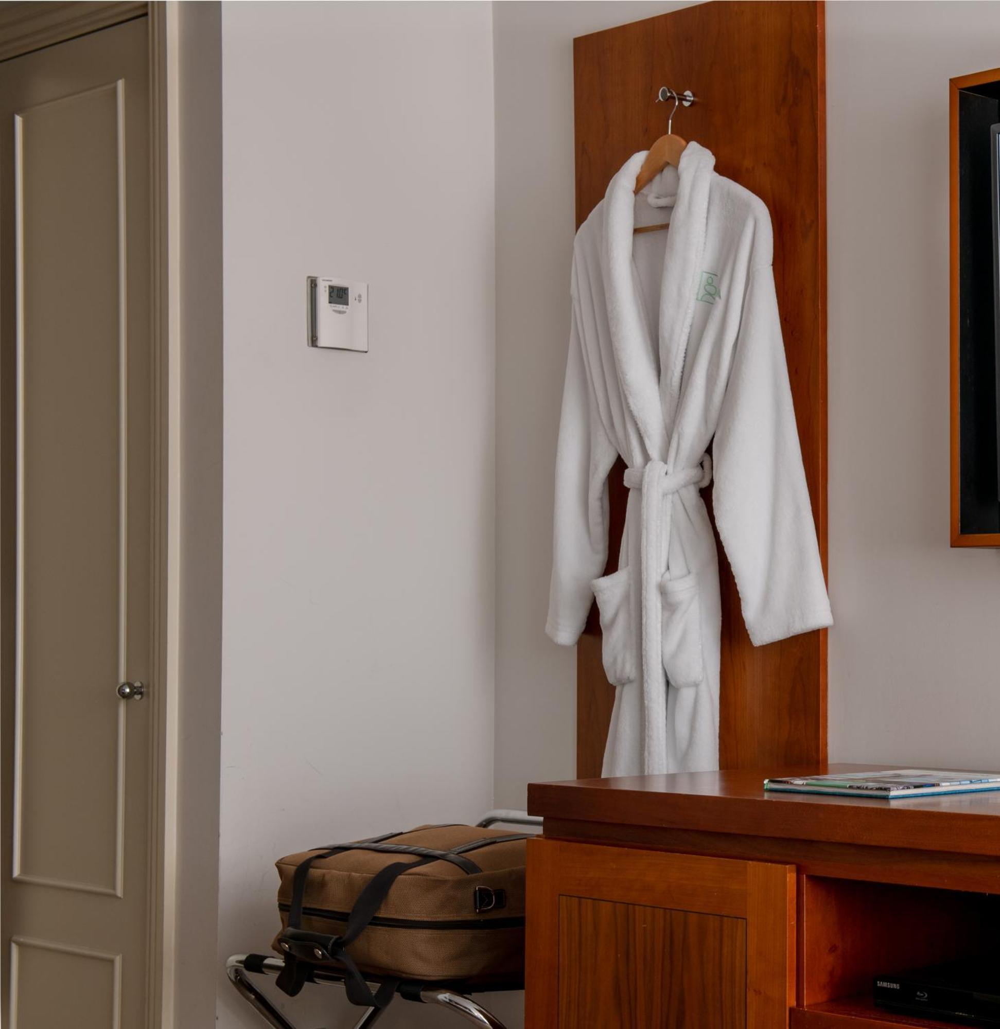 Thorpe Park Hotel And Spa Leeds  Bagian luar foto