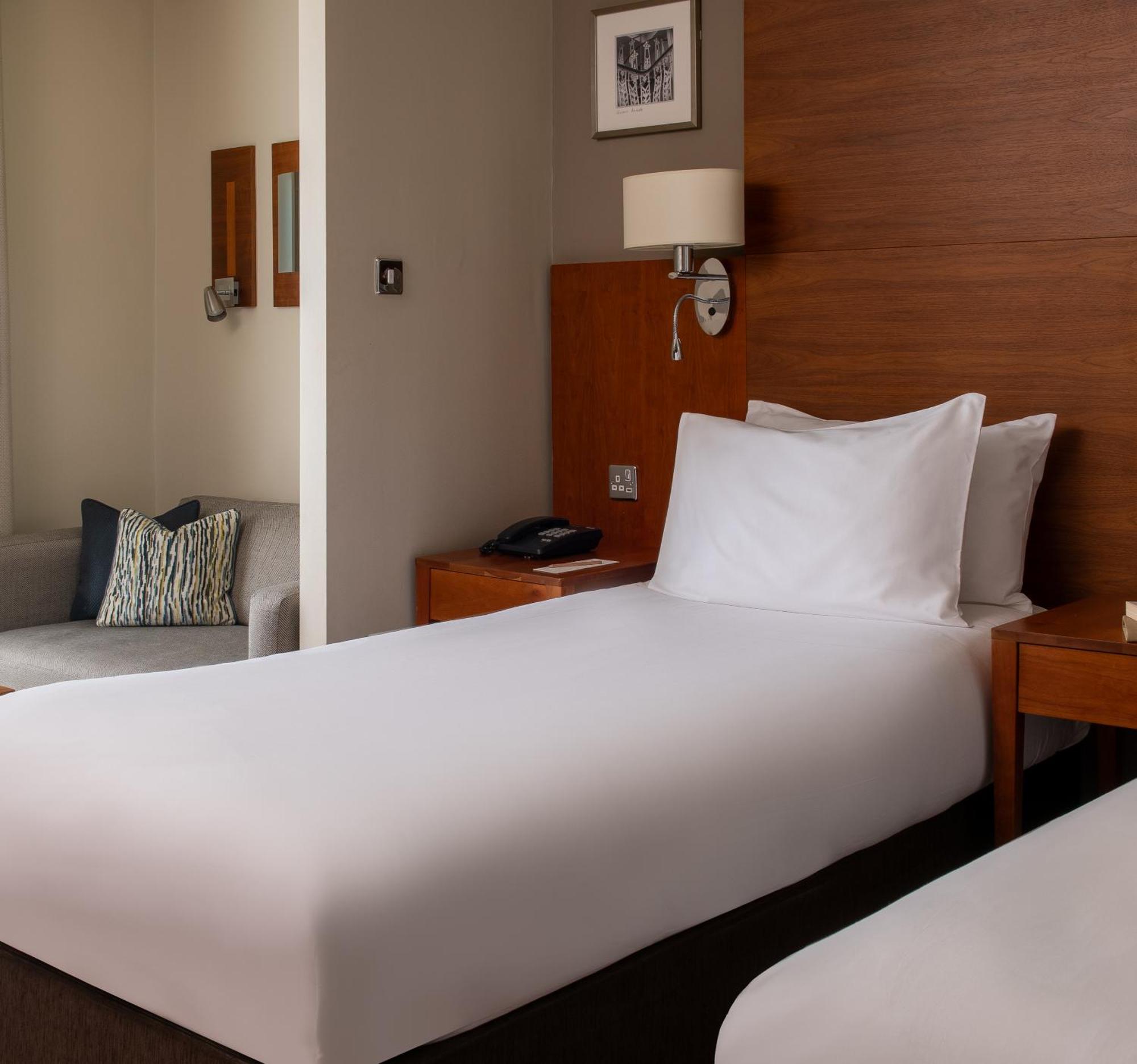 Thorpe Park Hotel And Spa Leeds  Bagian luar foto