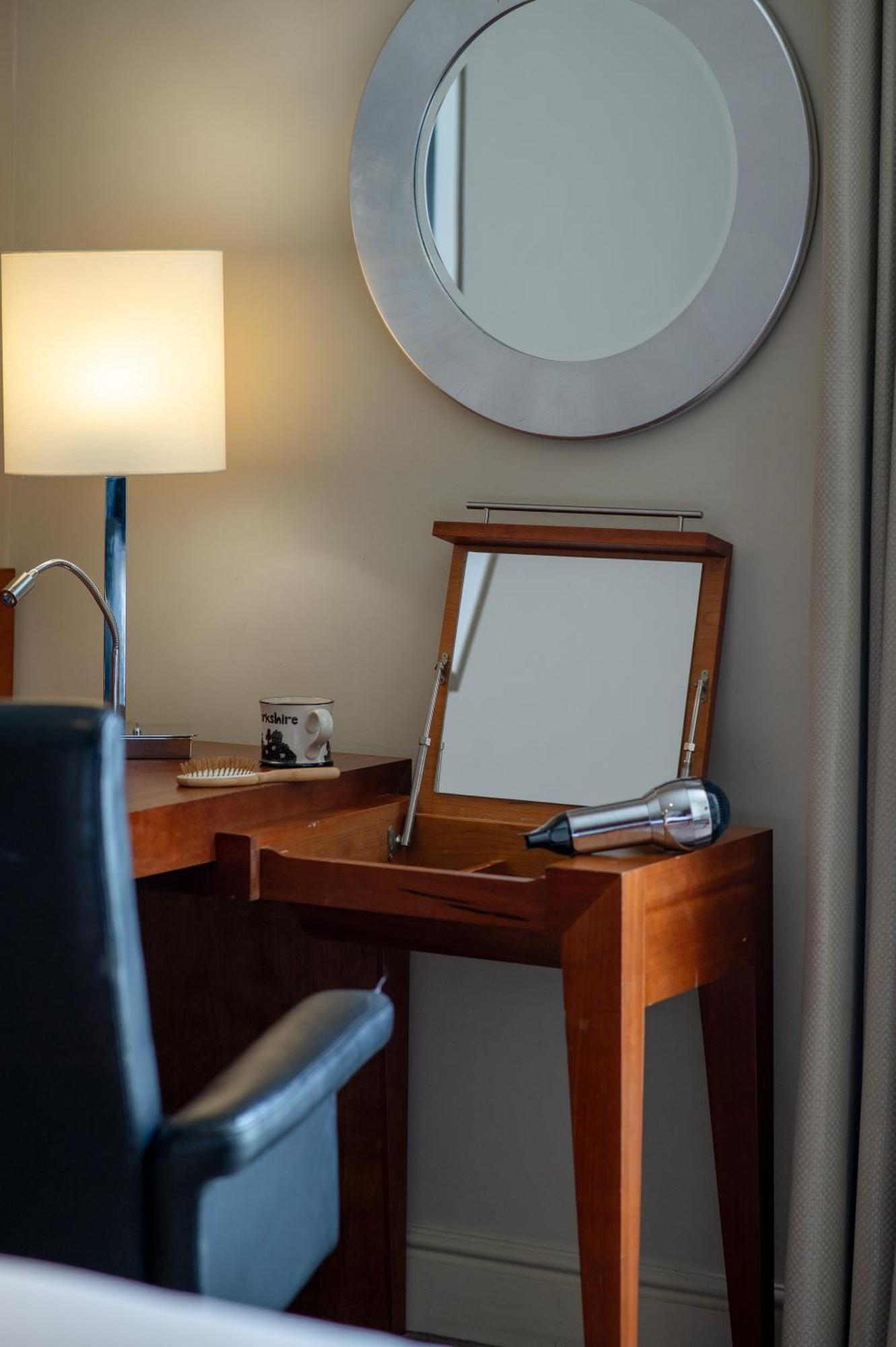 Thorpe Park Hotel And Spa Leeds  Bagian luar foto