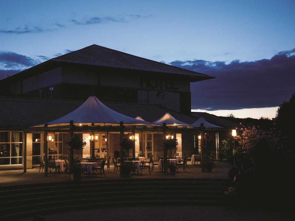 Thorpe Park Hotel And Spa Leeds  Bagian luar foto